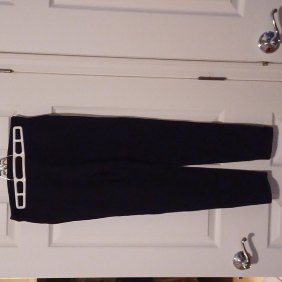 🌺Black Women's Legging with Side Detail - Picture 4 of 7